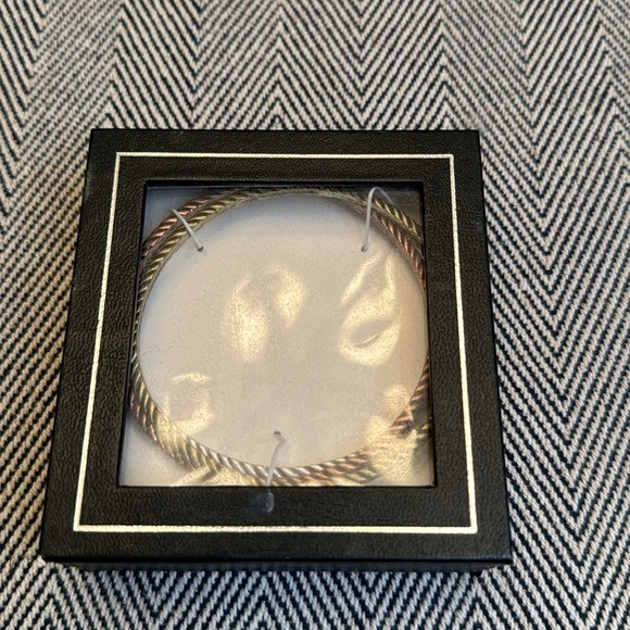 Bay studio three-piece bangle gift box - Picture 3 of 4